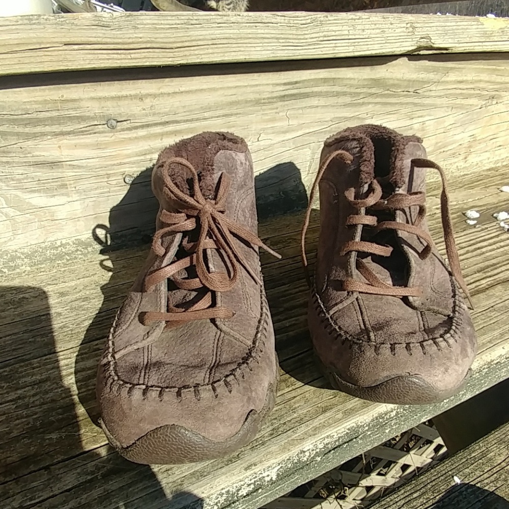 Women's Skechers relaxed fit mid top shoes